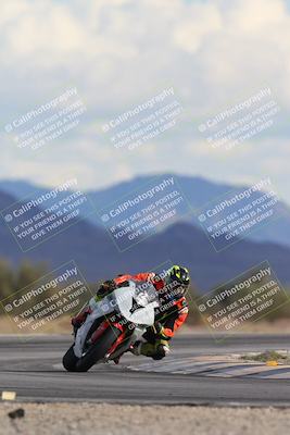 media/Nov-16-2025-Race Pace (Sun) [[8c5fa54630]]/Non Verified Riders (1st 20 Minutes)/5-Turn 15 (110pm)/